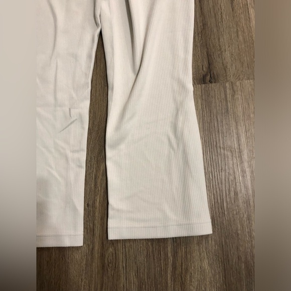 NWT Lululemon Bone Ribbed Softstreme Crop 25” High Rise Pant - Picture 5 of 7